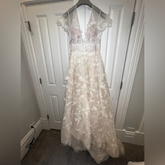 Pallas Couture Emilie Wedding Dress - Picture 3 of 16